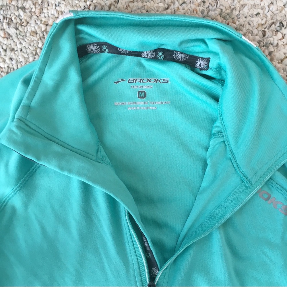 Brooks Equilibrium 1/2 Zip Running Shirt - Picture 3 of 5